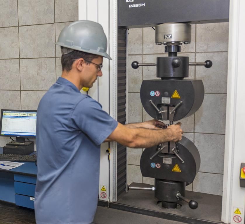Máquina de tração INSTRON Cap 25 ton